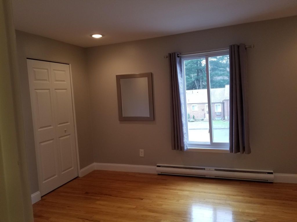 1646 Farmington Ave #2, Farmington, CT 06085