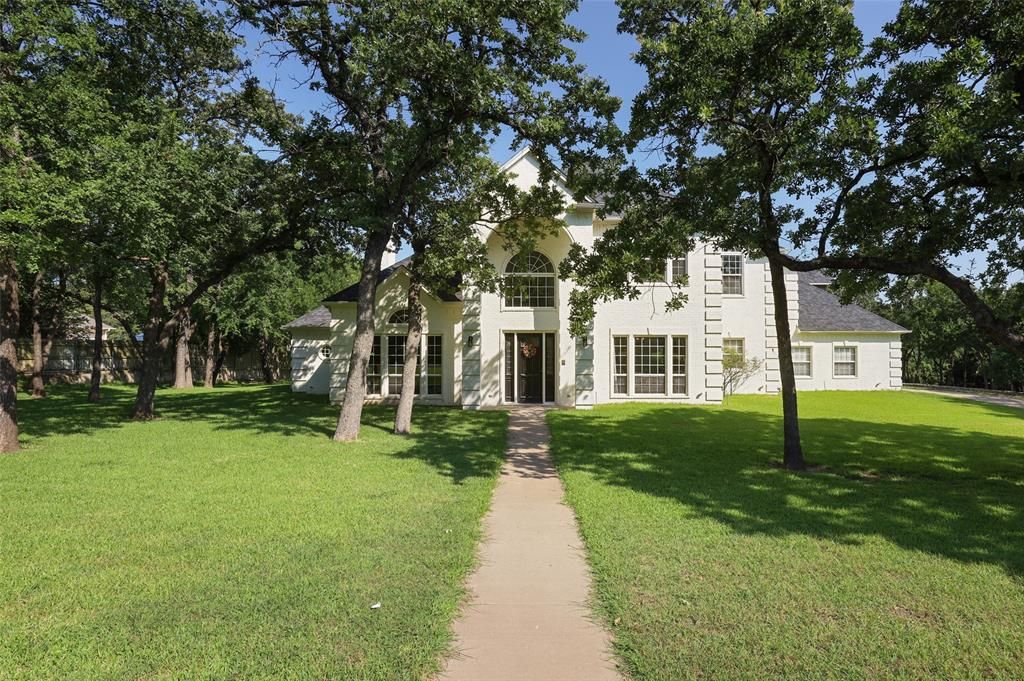 133 Westlake Woods Dr, Azle, TX 76020