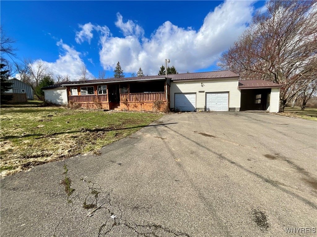 10649 North Rd, Perrysburg, NY 14129
