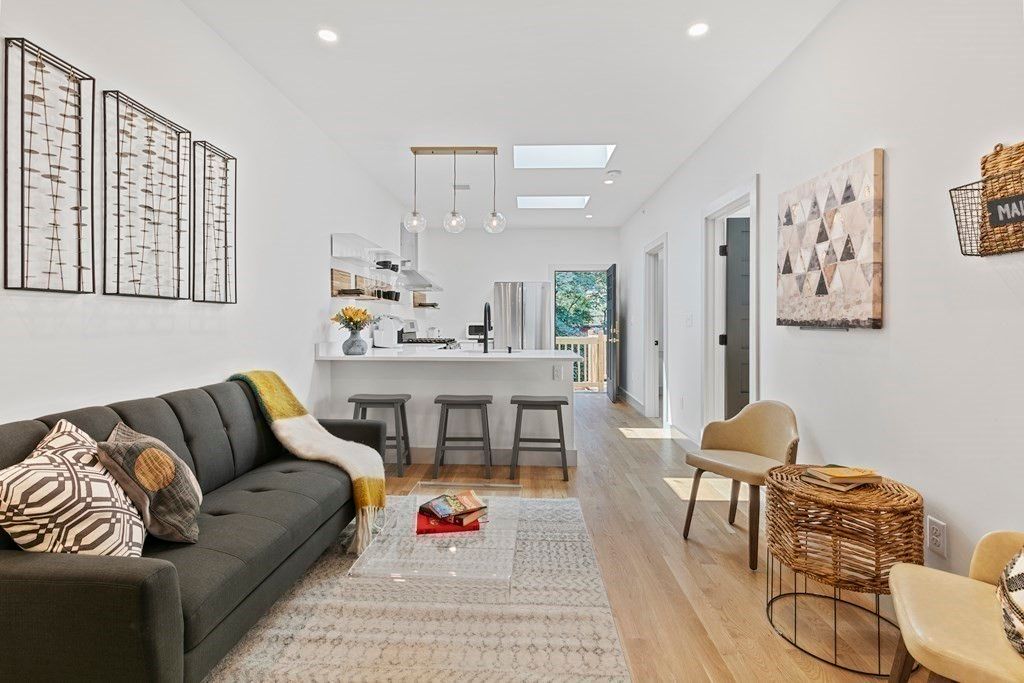 43 Wordsworth St #3, Boston, MA 02128