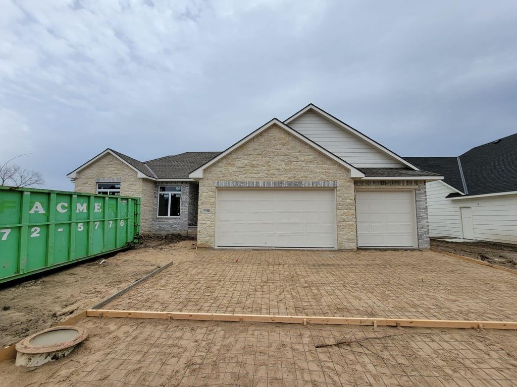 4698 N Elk Creek Dr, Wichita, KS 67226