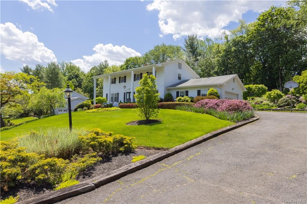 10 Woodglen Dr, New City, NY 10956