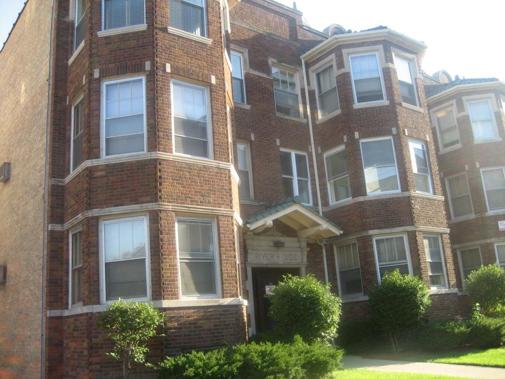 1641 E Thacker St, Des Plaines, IL 60016