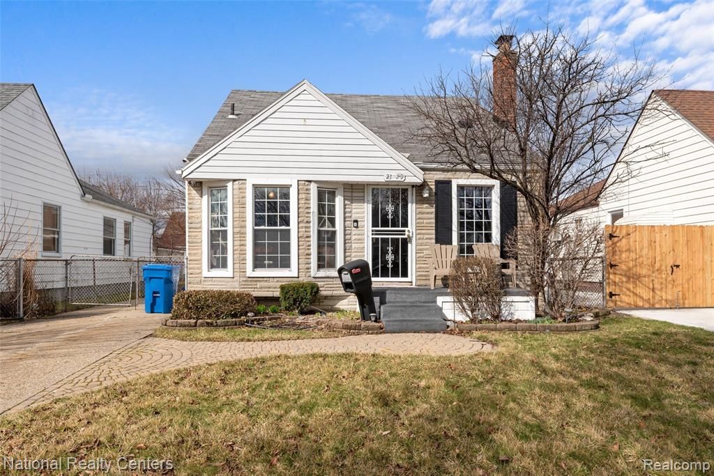 21029 Dexter Blvd, Warren, MI 48089