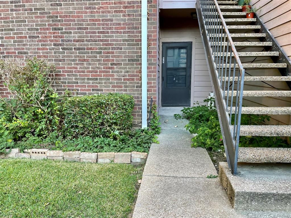8545 Midpark Rd #11, Dallas, TX 75240