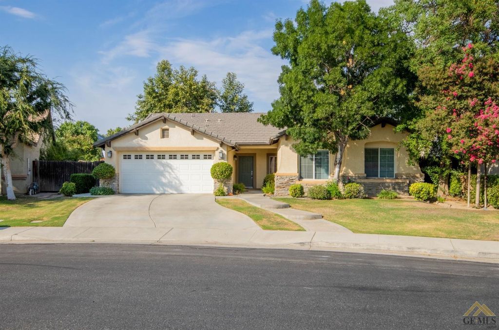 1306 Calaveras Park Dr, Bakersfield, CA 93311