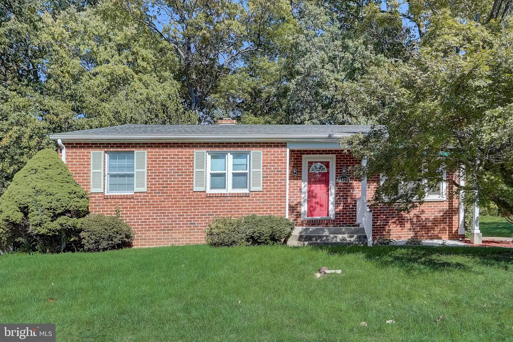 1325 Pleasant Valley Dr, Catonsville, MD 21228