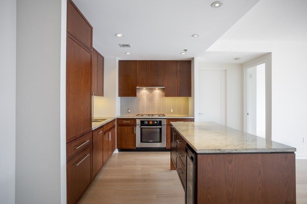 580 Washington St #905, Boston, MA 02111