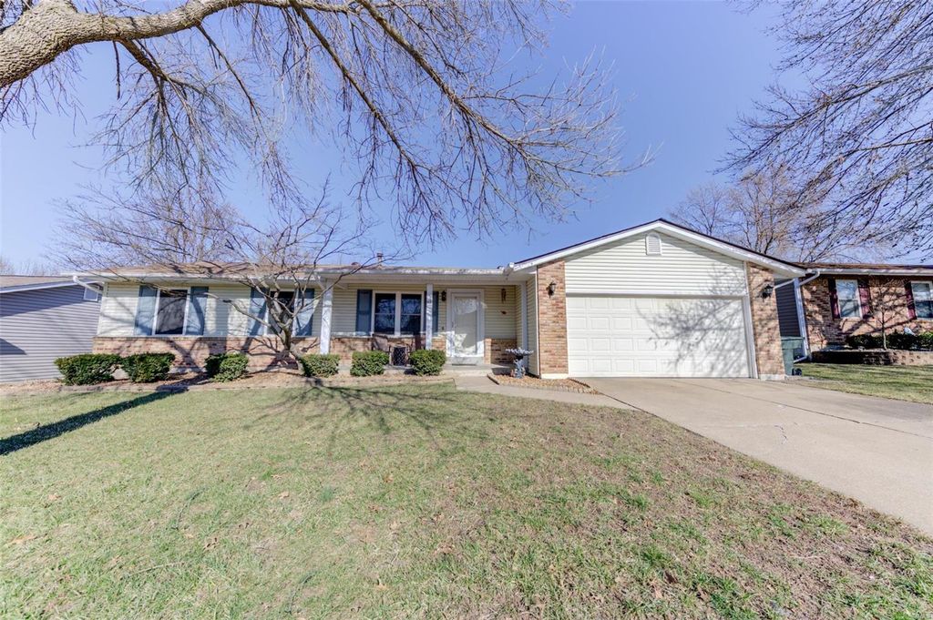 41 Valley View Dr, Saint Peters, MO 63376