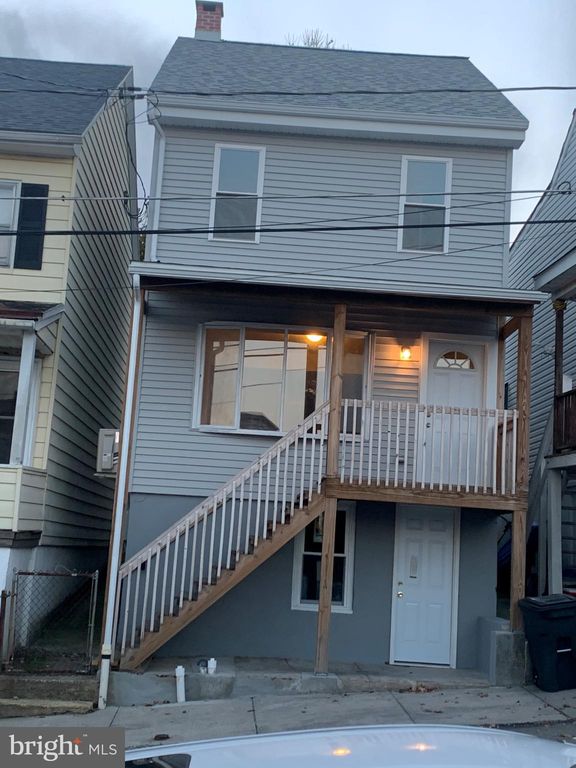 142 Broad St, Saint Clair, PA 17970