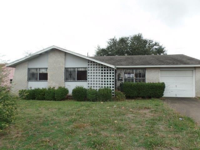 618 Seabeach Rd, Dallas, TX 75232