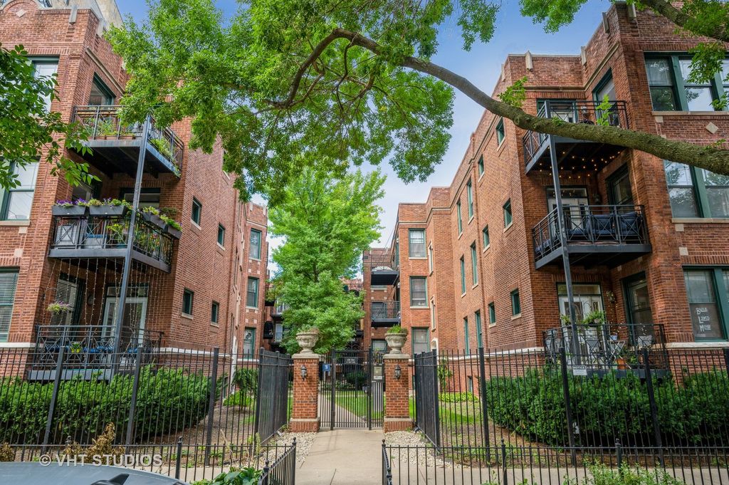 1142 W Pratt Blvd #3S, Chicago, IL 60626