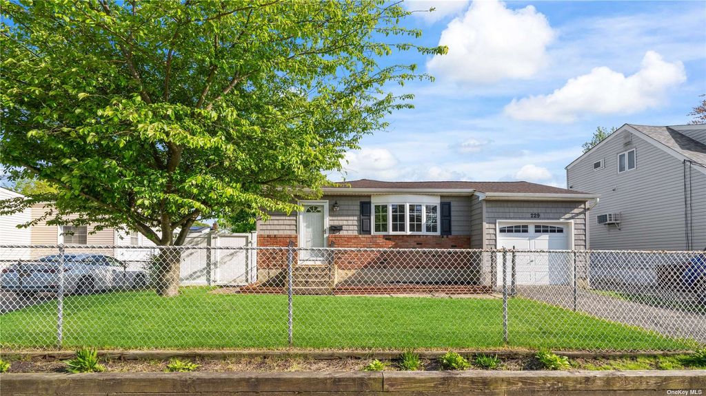 229 E Hoffman Avenue, Lindenhurst, NY 11757 Trulia