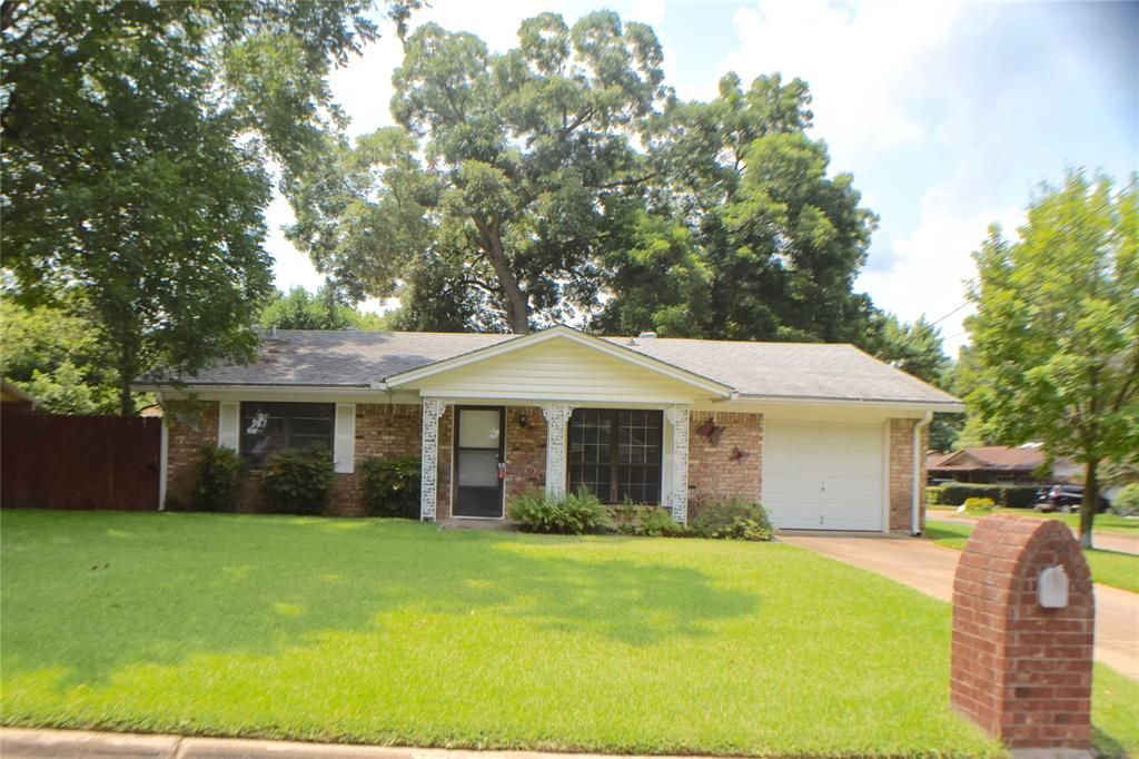 2118 Pecandale Dr, Arlington, TX 76013