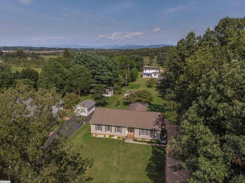 42 Ridgeview Dr, Stuarts Draft, VA 3 Bed, 2 Bath SingleFamily Home