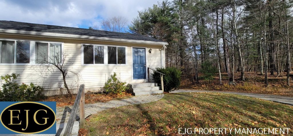 72 Main St, Raymond, NH 03077