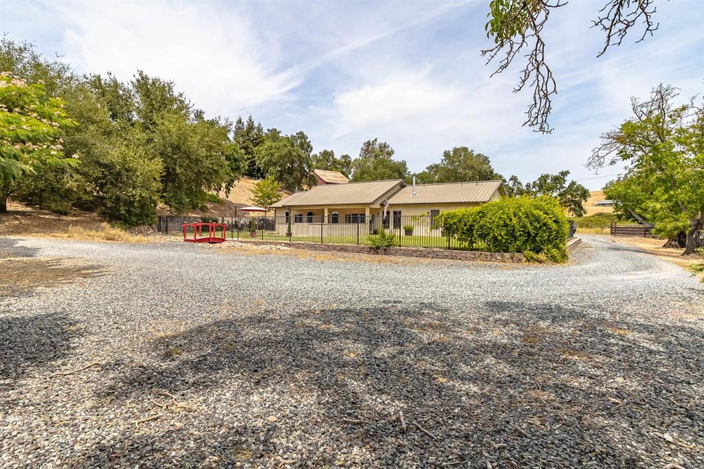 11425 Rodden Rd, Oakdale, CA 95361