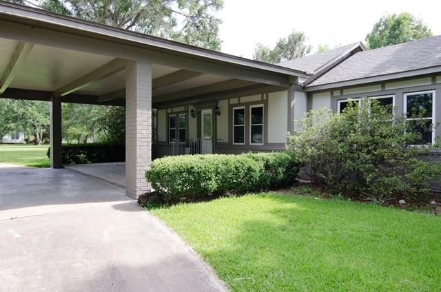 1730 S Columbia Dr, West Columbia, TX 77486