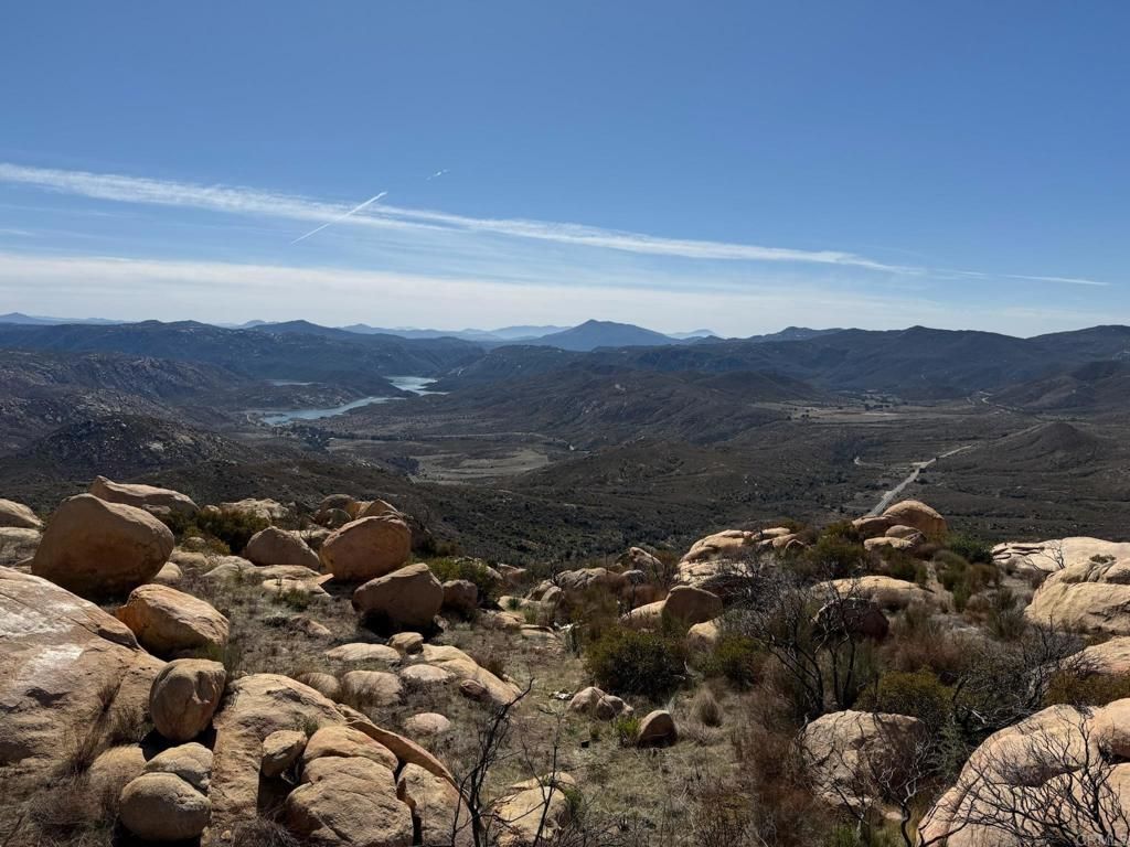 Slant Rock Rd, Alpine, CA 91901