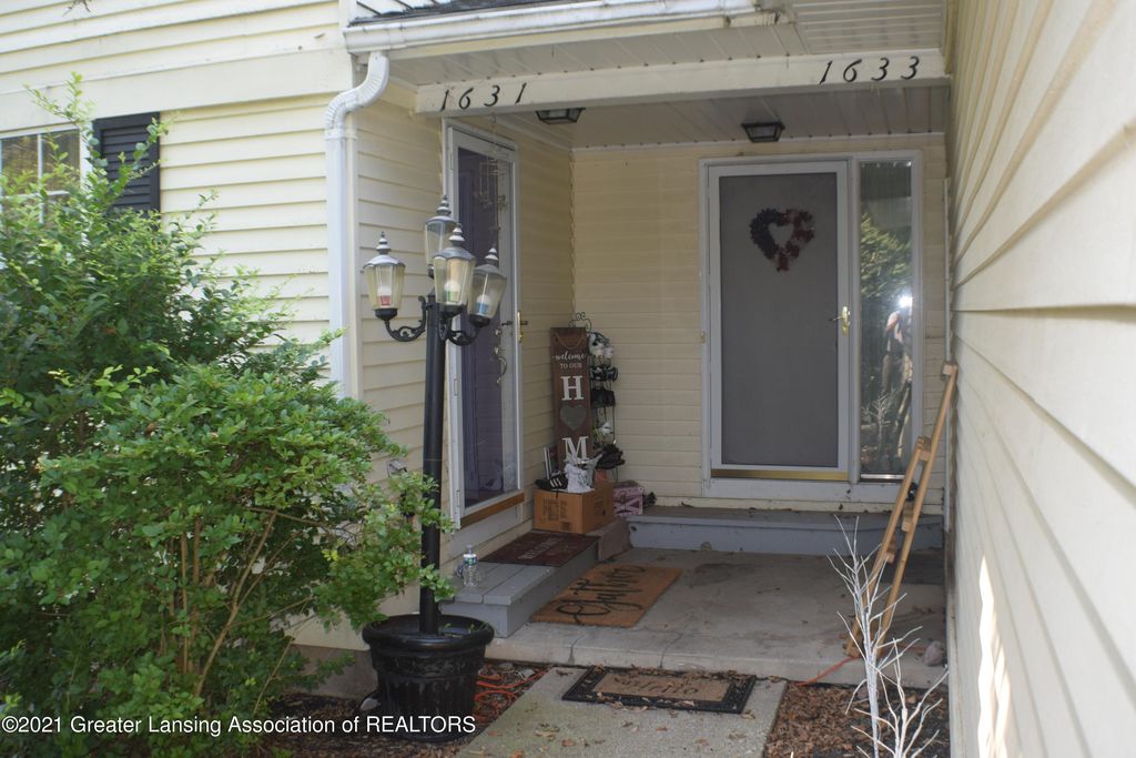 1631 N Hagadorn Rd, East Lansing, MI 48823