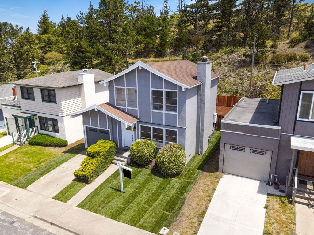 641 Foothill Dr, Pacifica, CA 94044