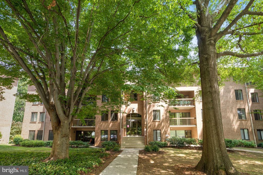 5817 Edson Ln #204, Rockville, MD 20852
