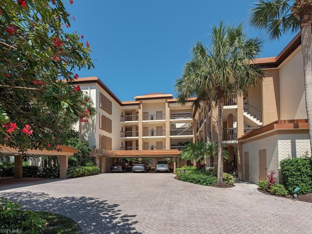 6820 Pelican Bay Blvd #122, Naples, FL 34108