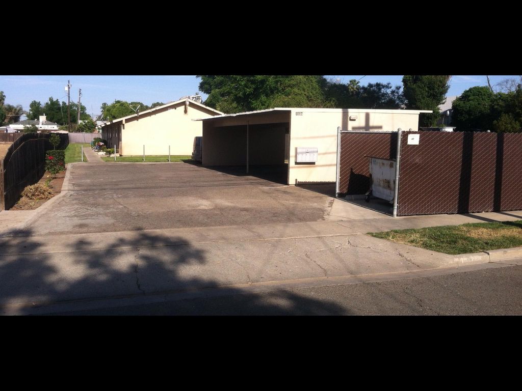 1034 N White St, Hanford, CA 93230