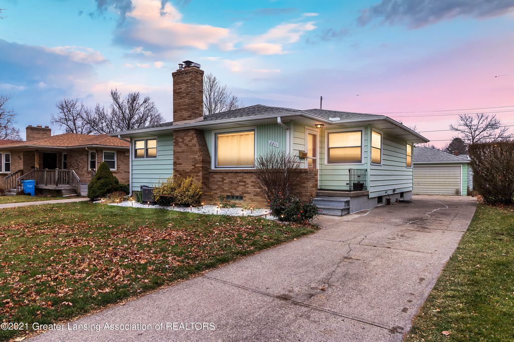 2311 Chatham Rd, Lansing, MI 48910