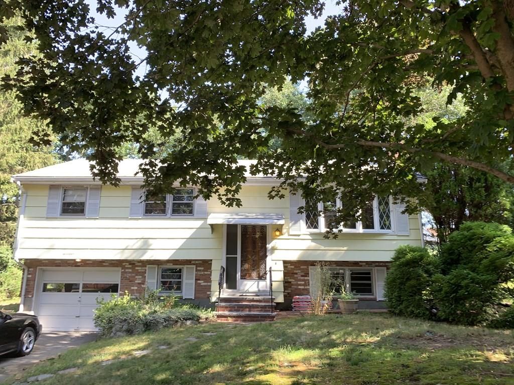 17 Coweeset Dr, Brockton, MA 02301