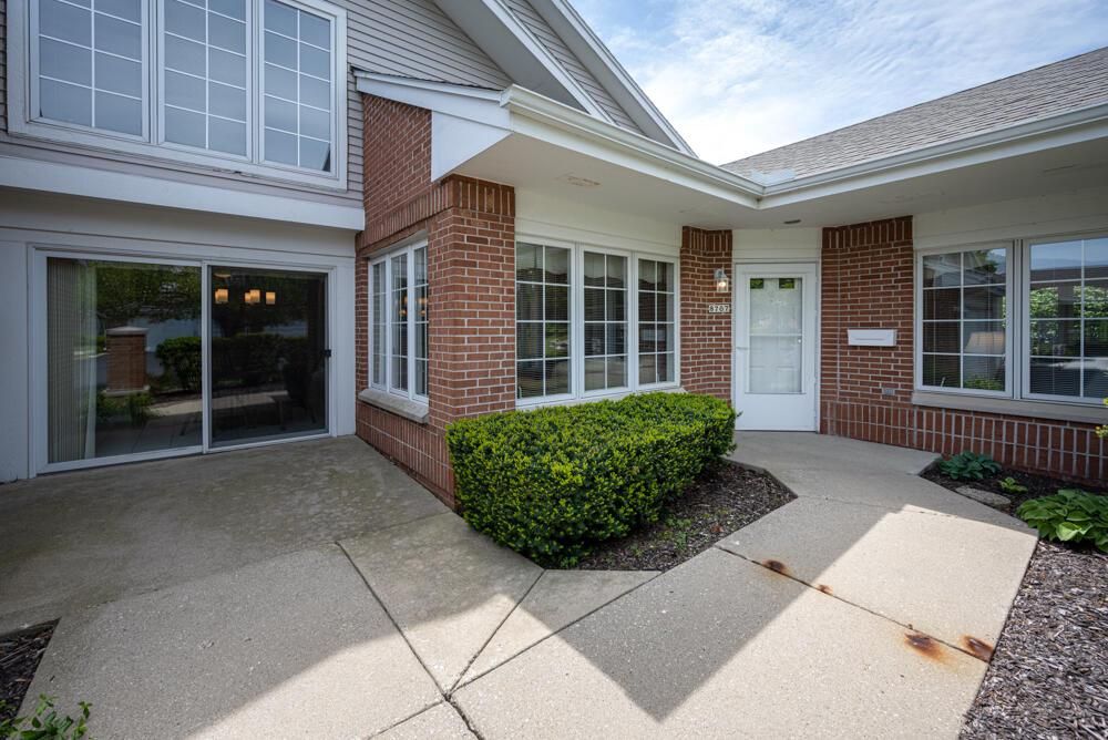 8707 Westlake DRIVE, Greendale, WI 53129