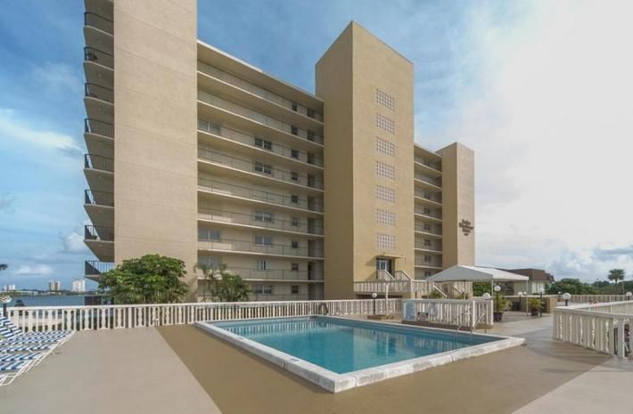 3040 Lake Shore Dr #301, Riviera Beach, FL 33404