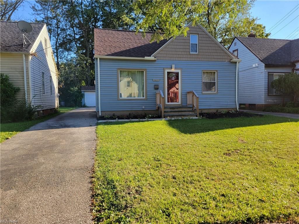 19800 Sunset Dr, Warrensville Heights, OH 44122