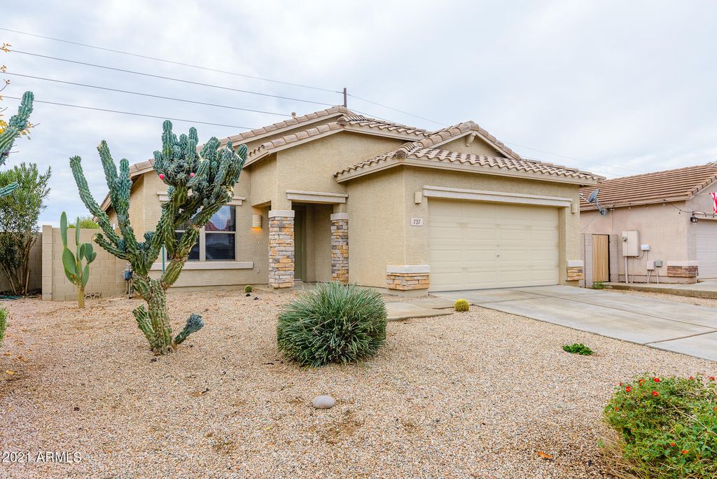 737 W Burkhalter Dr, San Tan Valley, AZ 85143