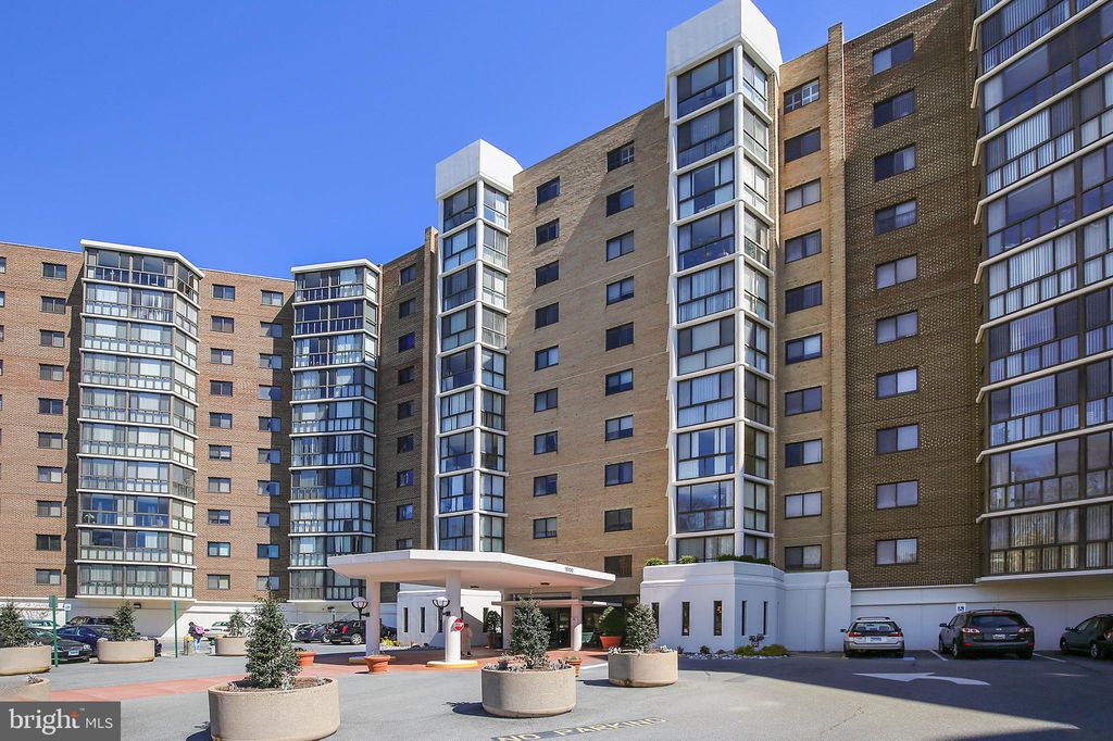 15100 Interlachen Dr #924, Silver Spring, MD 20906