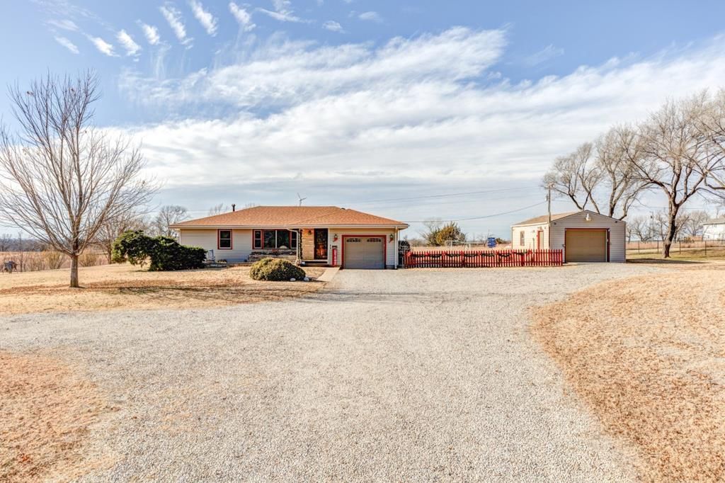 3352 S Holmes Rd, Salina, KS 67401 Trulia