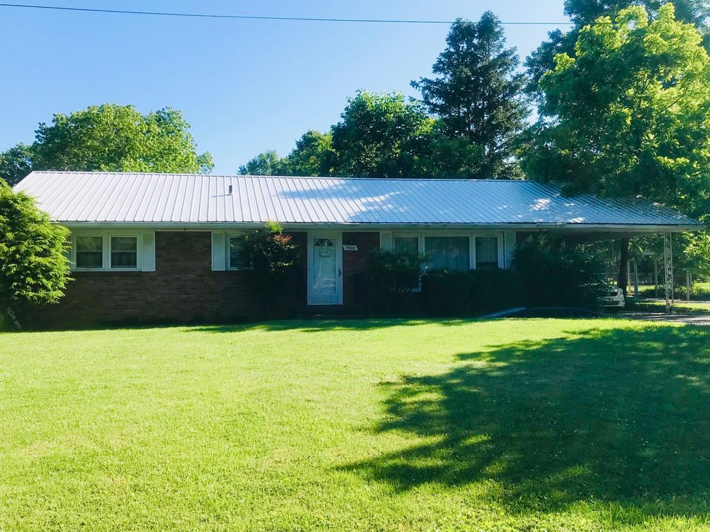 1908 Forest View Dr, Johnson City, TN 37604