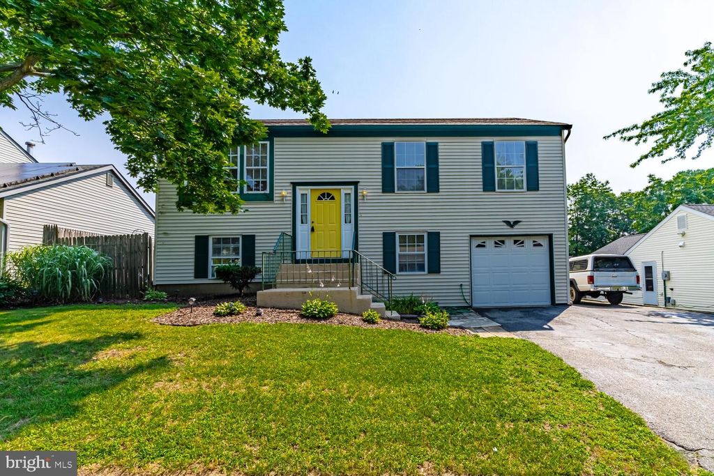 80 Schooner Ave, Barnegat, NJ 08005
