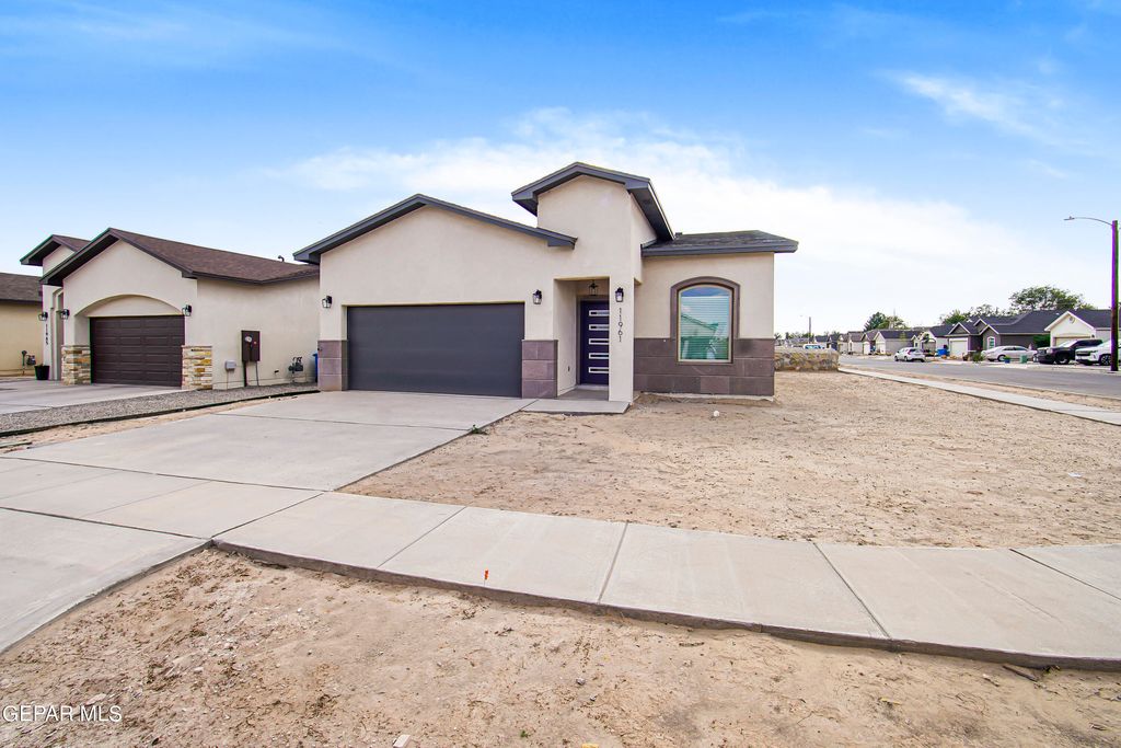 11961 Medalla St, Socorro, TX 79927