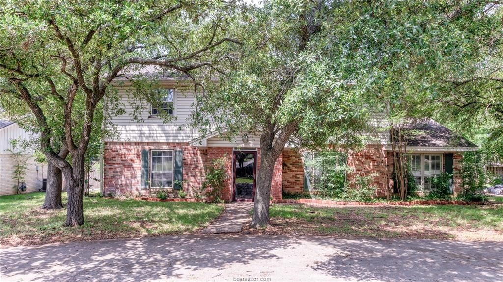 3706 Oak Ridge Dr, Bryan, TX 77802