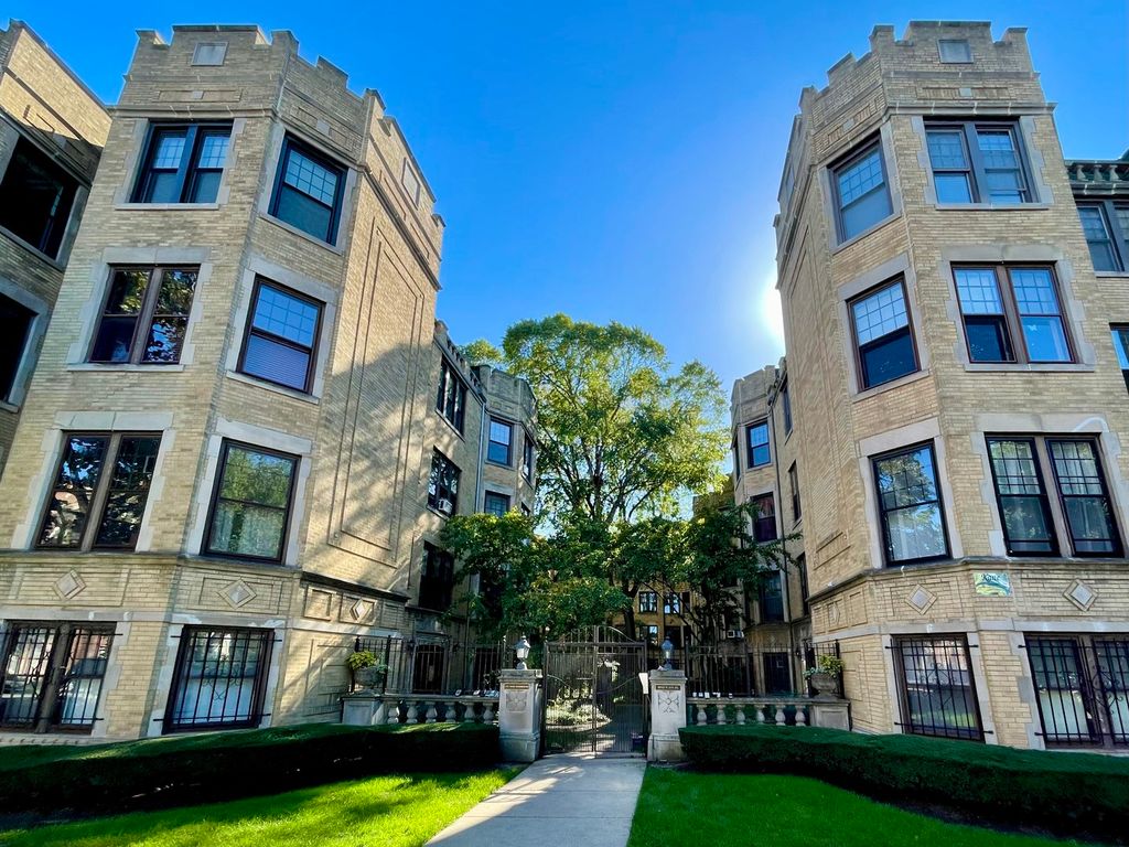 1221 W Lunt Ave #1A, Chicago, IL 60626