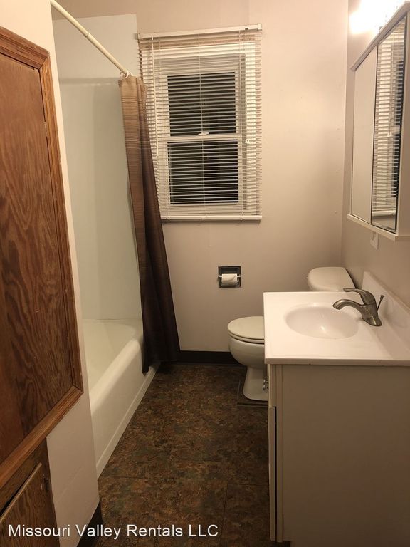 600 9th St NW, Mandan, ND 58554