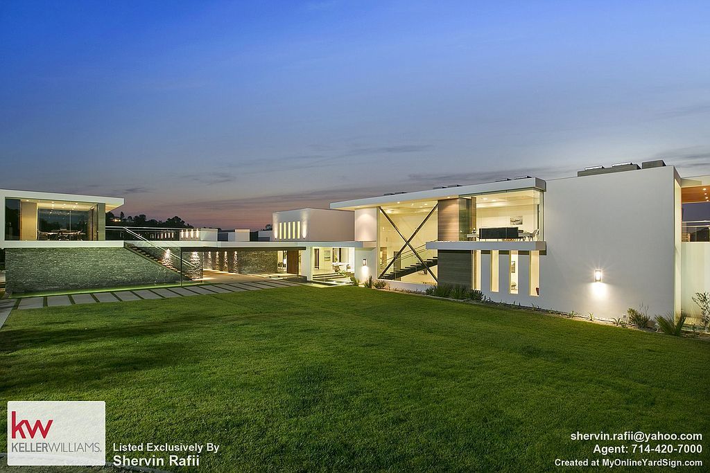 3000 Benedict Canyon Dr, Beverly Hills, CA 90210
