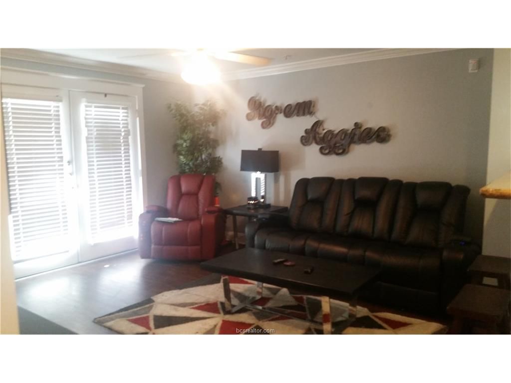 1725 Harvey Mitchell Pkwy S #229, College Station, TX 77840