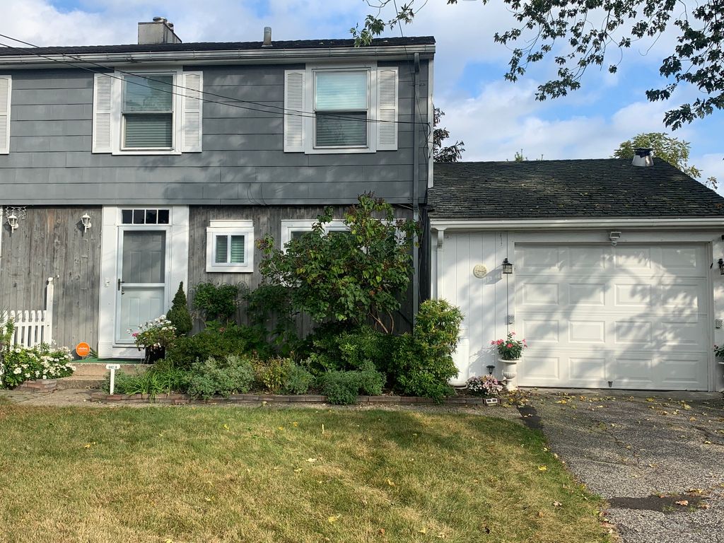 642 Ent Ave, Westhampton Beach, NY 11978