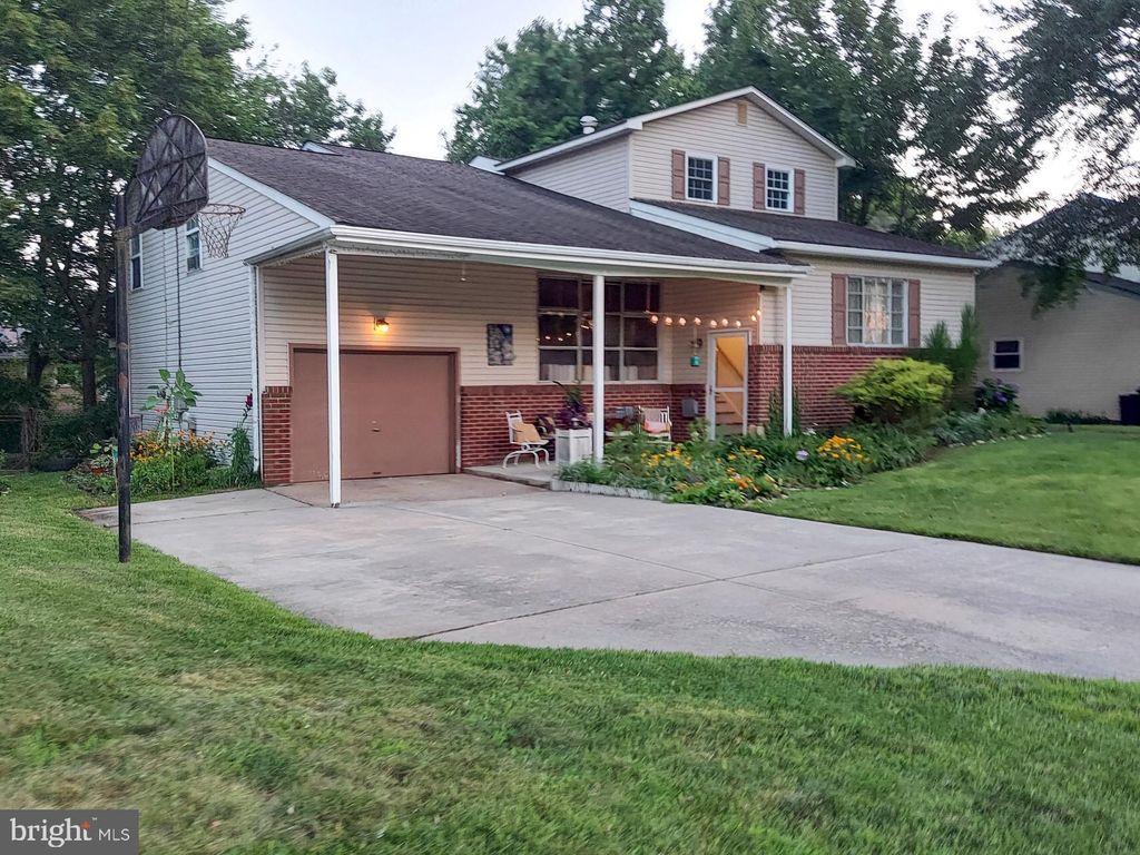 318 Iris Rd, Cherry Hill, NJ 08003