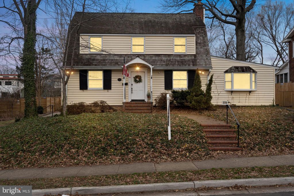 619 26th St S, Arlington, VA 22202