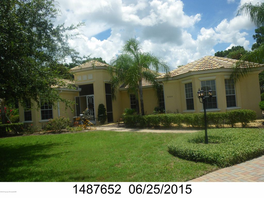 8360 Sherman Cir, Weeki Wachee, FL 2 Bed, 2 Bath Single