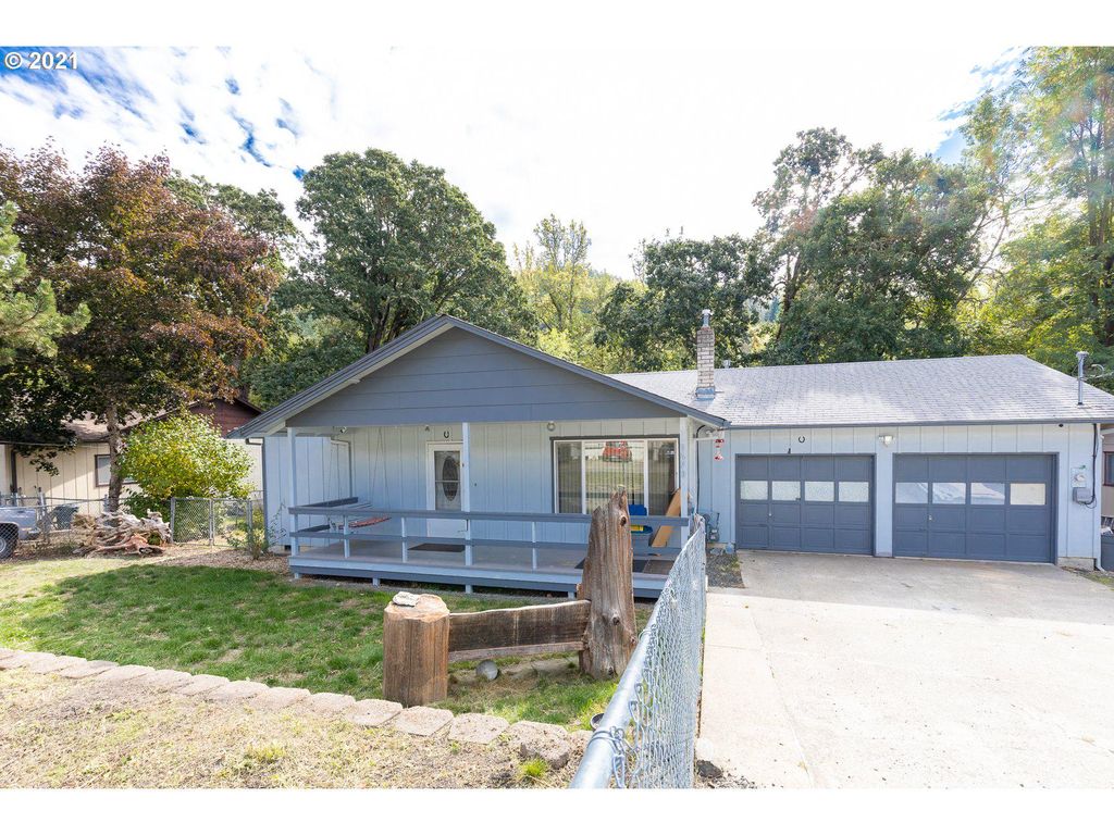 1473 NE Newton Creek Dr, Roseburg, OR 97470