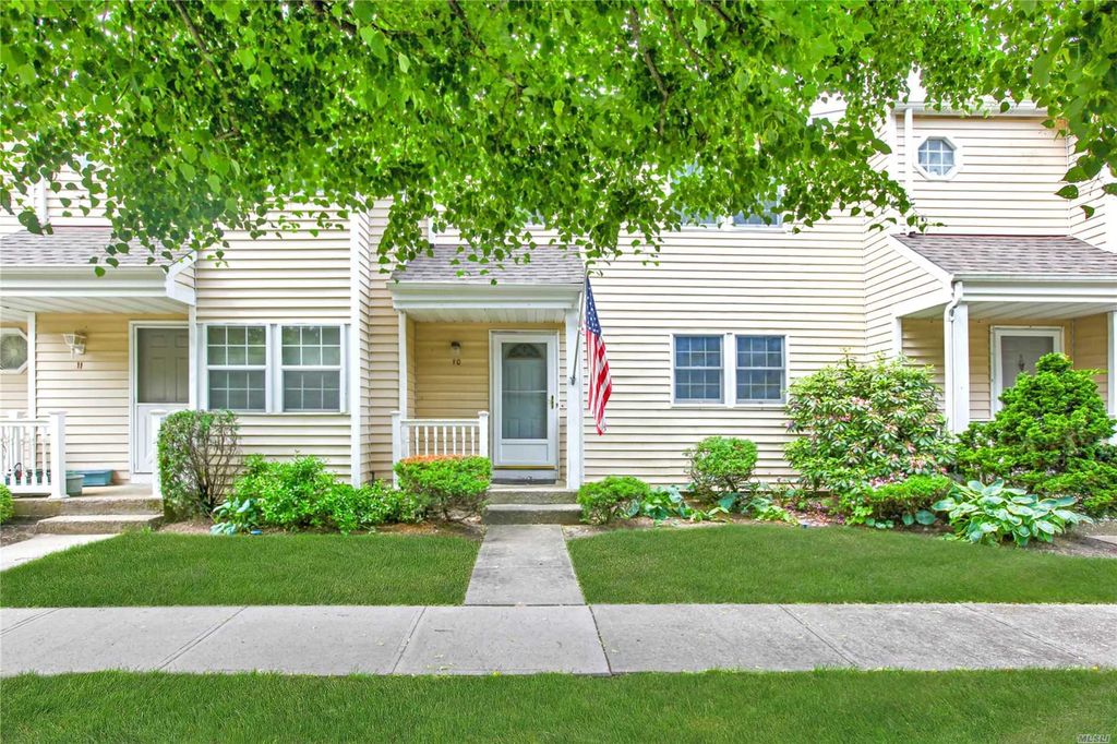 10 Hancock Cmns, Yaphank, NY 11980 Trulia